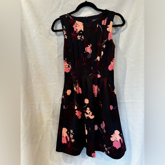 Vince Camuto fit and flare Blue Floral Dress EUC size 2 - Picture 1 of 5